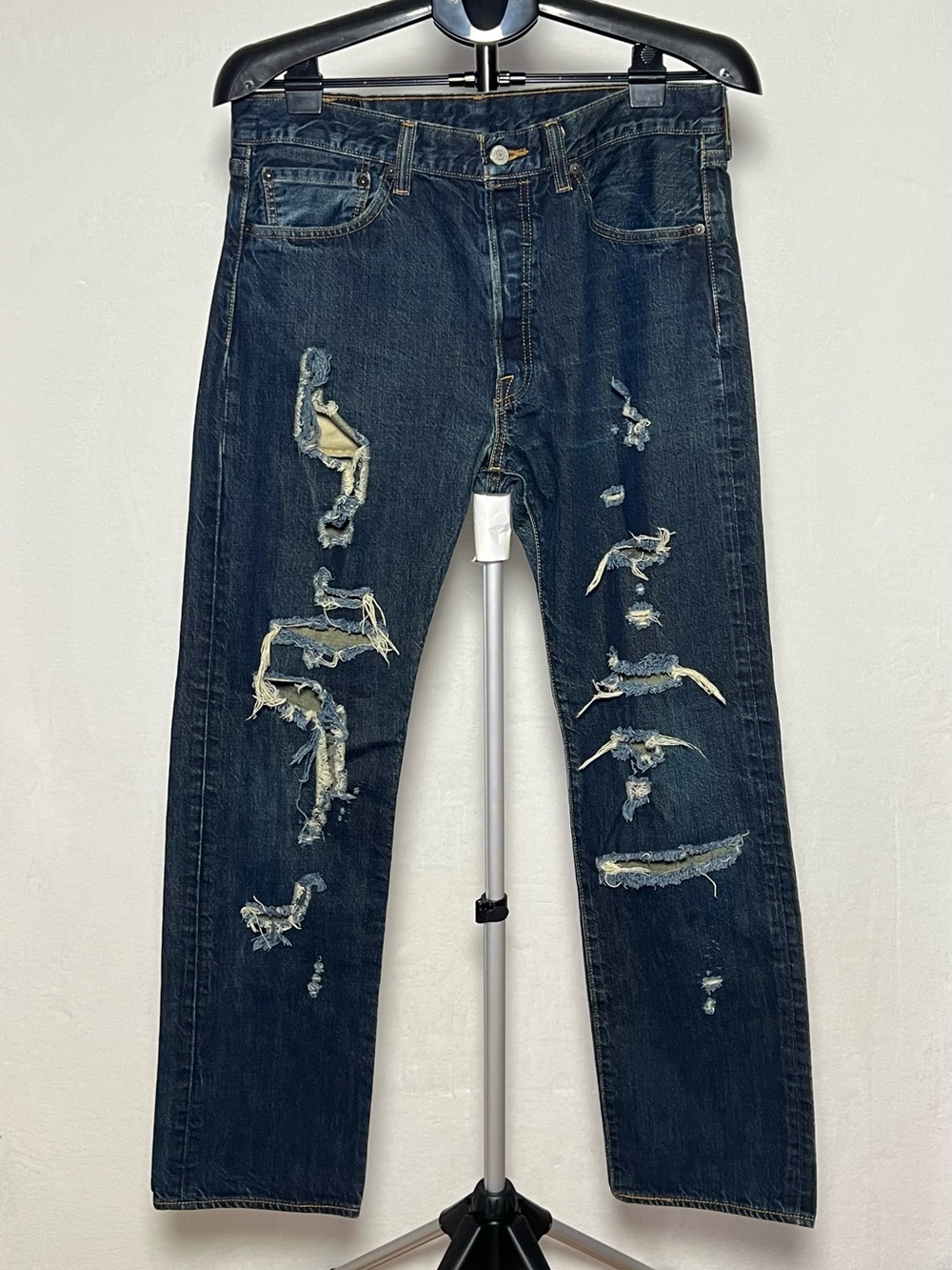 LEVI’S 501 Blue Washed Distressed Ripped Denim Jeans - 32 x 30